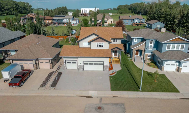 9 Vantage Crescent