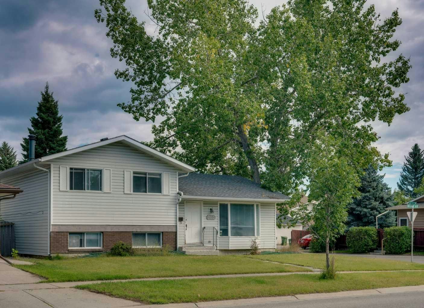 703 Woodpark Boulevard SW, Calgary, AB, T2W 3M9