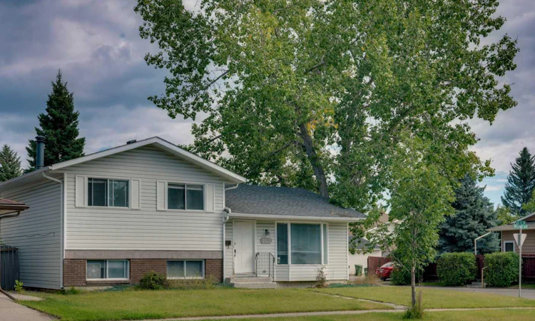 703 Woodpark Boulevard SW