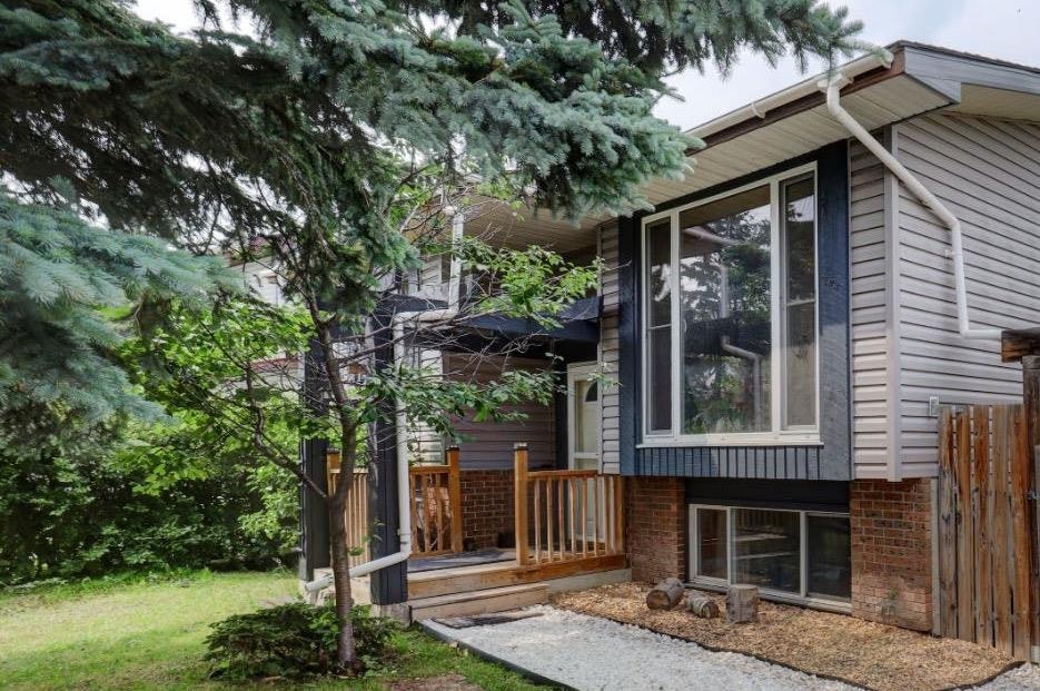 128 Pineland Place NE, Calgary, AB, T1Y 3K2