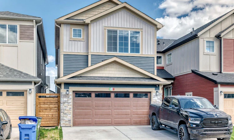 216 Homestead Grove NE