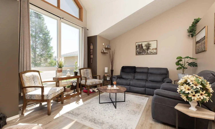 44 Lakhota Road W