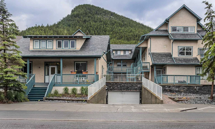 8-504 Banff Avenue