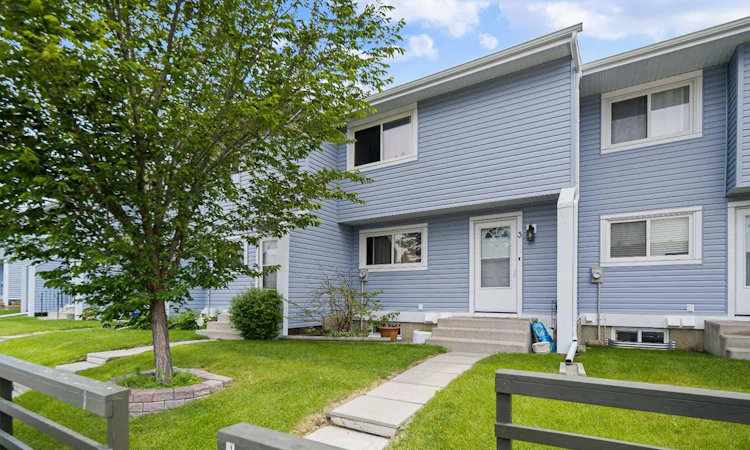 3-195 Manora Place NE