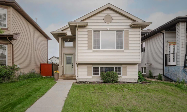 8610- 102A Ave