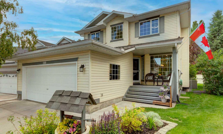 188 Mt Selkirk Close SE
