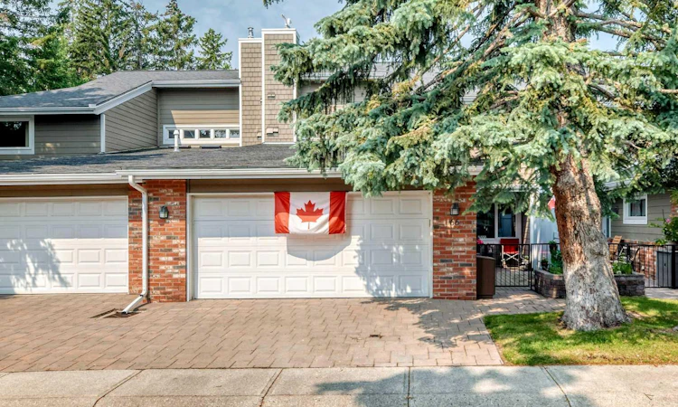 66 Woodmeadow Close SW