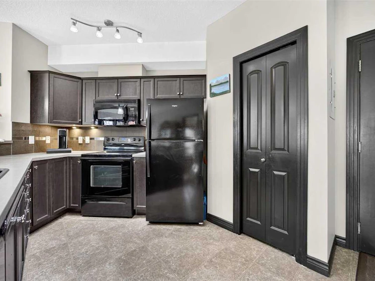 218-30 Royal Oak Plaza NW, Calgary, AB, T3G 0C1 - 9