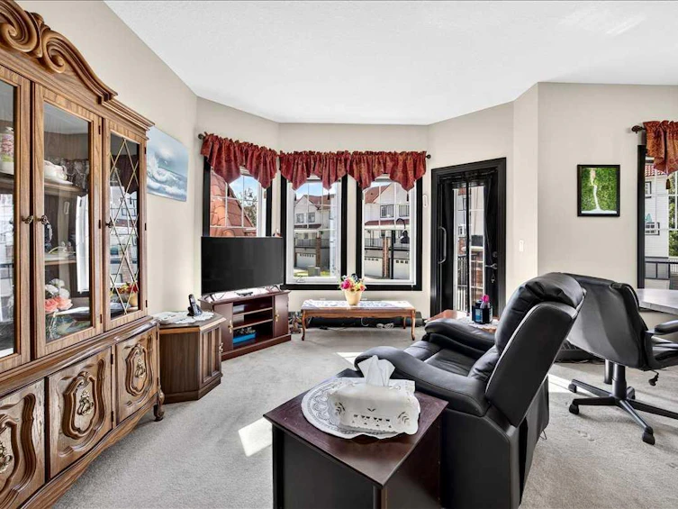 218-30 Royal Oak Plaza NW, Calgary, AB, T3G 0C1 - 4