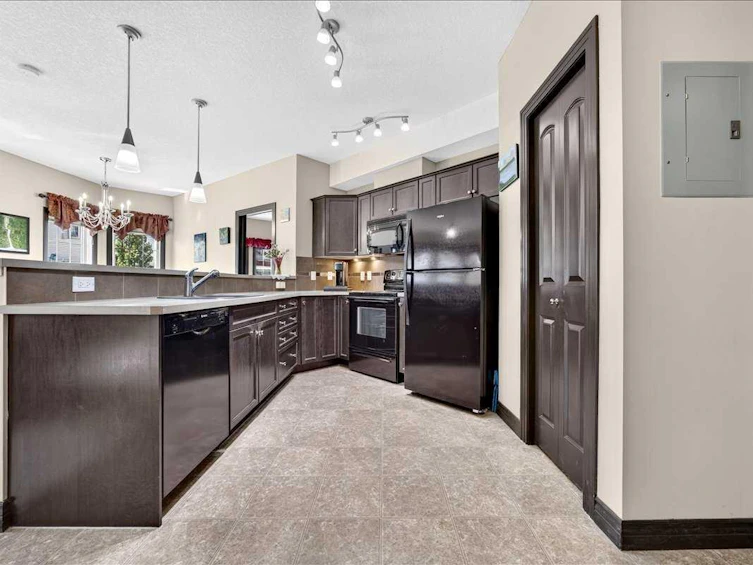 218-30 Royal Oak Plaza NW, Calgary, AB, T3G 0C1 - 10