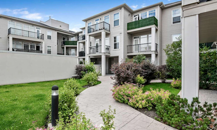 211-15304 Bannister Road SE