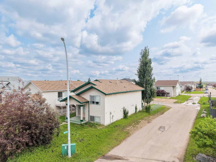 10761 74 Avenue, Grande Prairie, AB, T8W 2T2 - 38