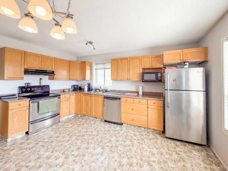 10761 74 Avenue, Grande Prairie, AB, T8W 2T2 - 9
