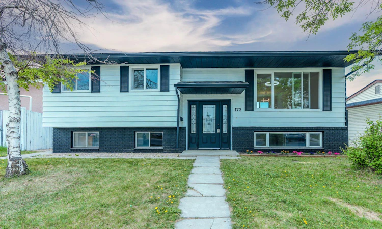 172 Pinewind Road NE