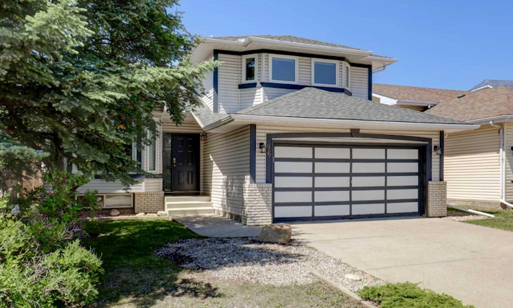 96 Hawktree Close NW