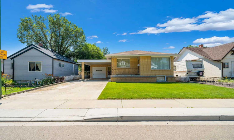 61 5 Street SW