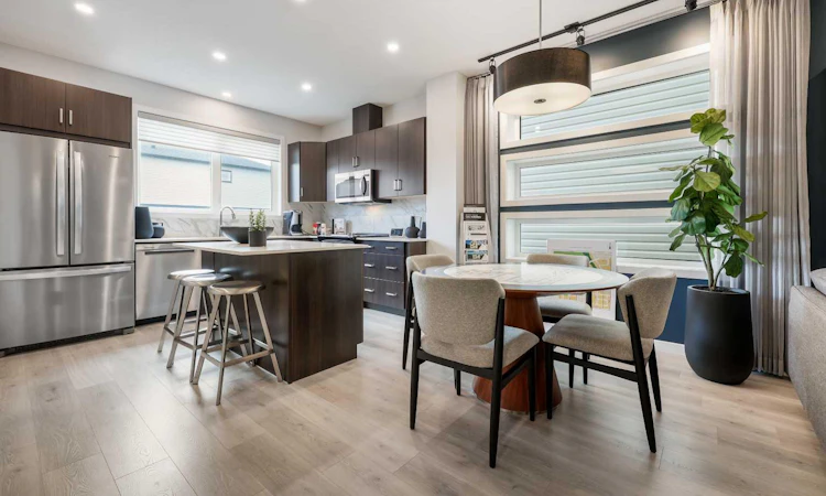 16 Amblefield View NW