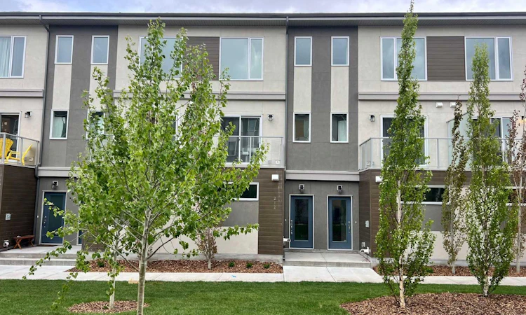 212 Shawnee Square SW