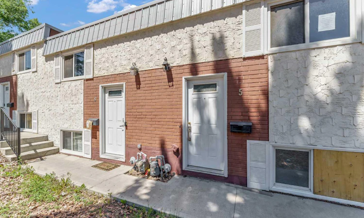 5-6 Chinook Drive SW