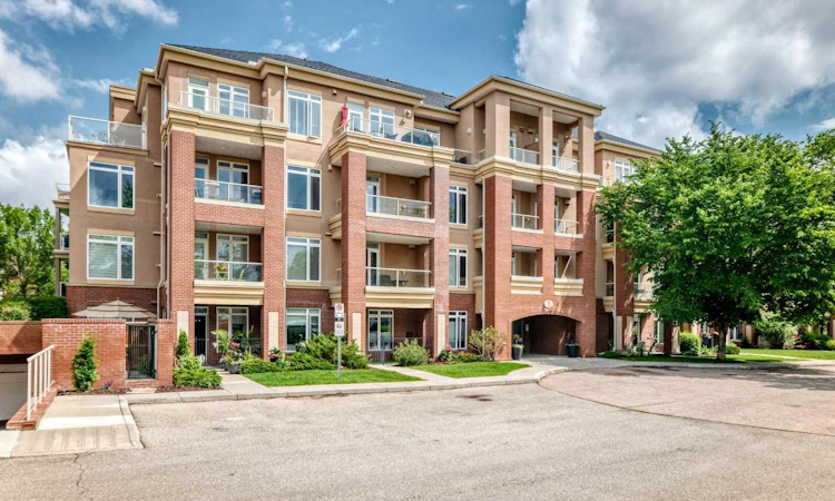 103-4 Hemlock Crescent SW