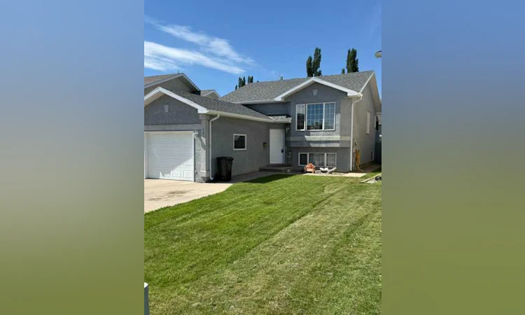 781 Red Crow Boulevard W