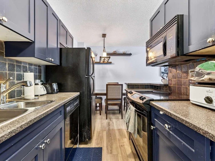 102-1312 13 Avenue SW, Calgary, AB, T3C 0T3 - 8