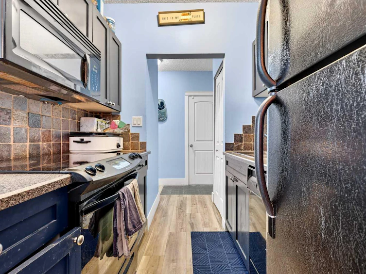 102-1312 13 Avenue SW, Calgary, AB, T3C 0T3 - 9