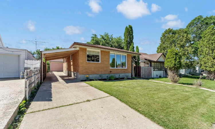 129 7 Street SE