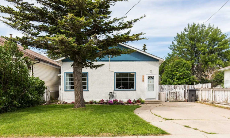 116 S 1 Street W