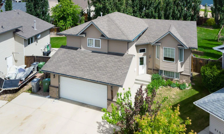5104 21 Street Close