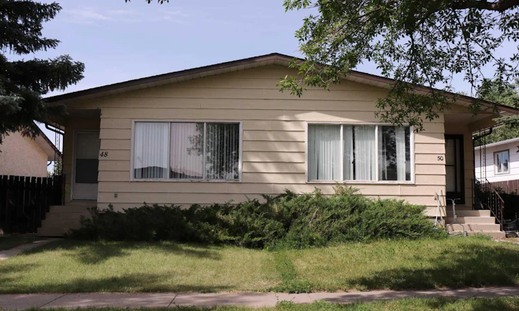 48 and 50 Jerry Potts Boulevard W