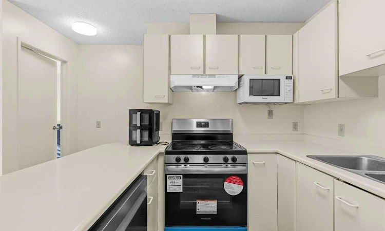 3400-2422 Edenwold Heights NW