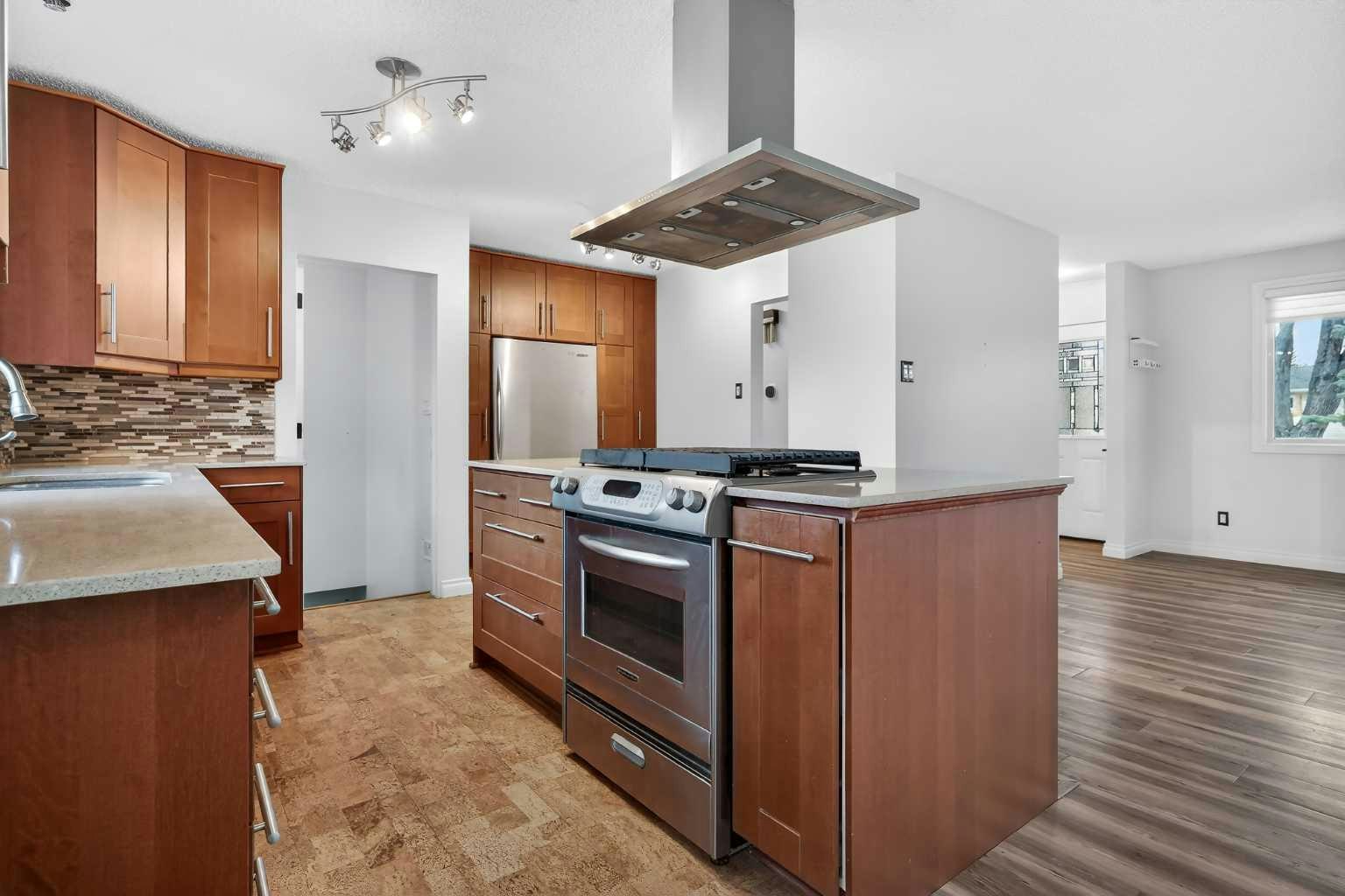 81 Westminster Drive SW, Calgary, AB, T3C 2T2