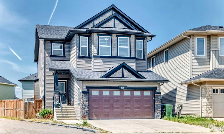 325 Evanspark Gardens NW
