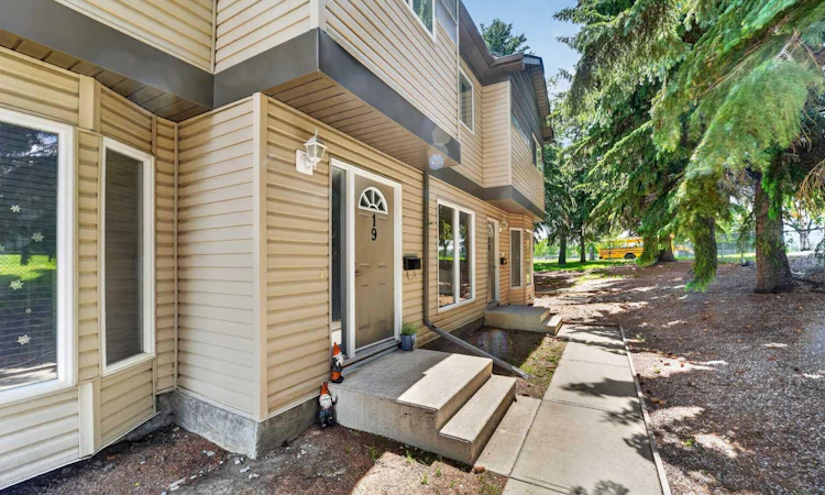 19-275 Columbia Boulevard W