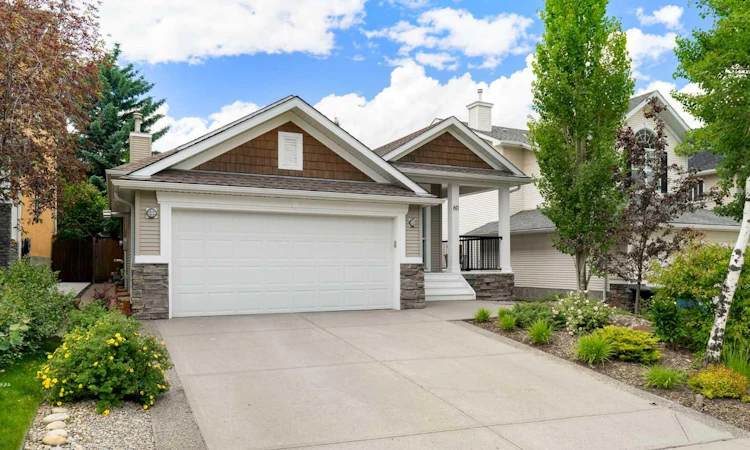 60 Cougar Ridge View