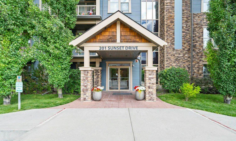 304-201 Sunset Drive