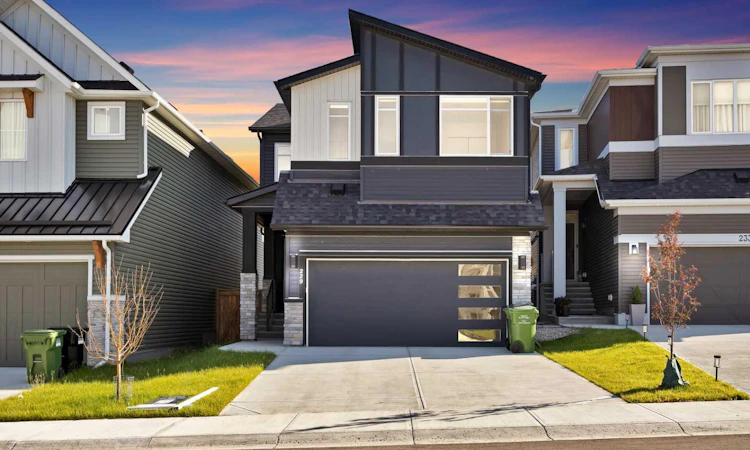 229 Calhoun Crescent NE