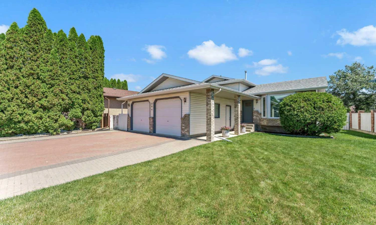 884 Ross Glen Drive SE