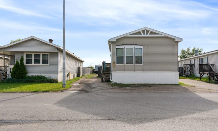 360 Grenfell Crescent