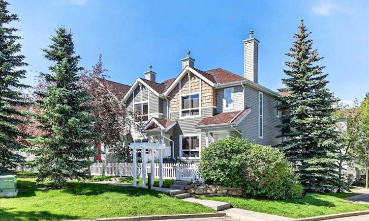 68 Tuscany Court NW