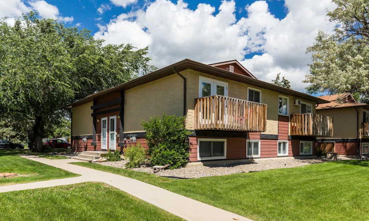 13-5 Acadia Road W