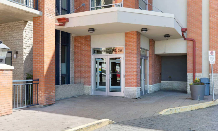 1811-8710 Horton Road SW