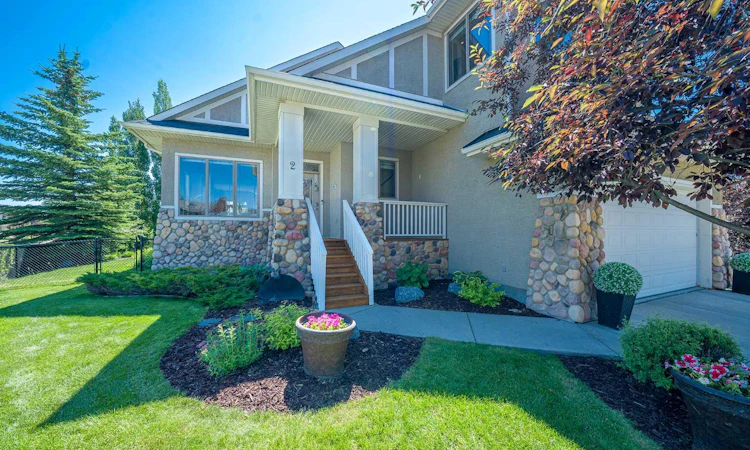 2 Discovery Ridge Heights SW
