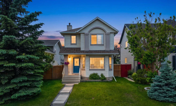 172 Citadel Bluff Close NW