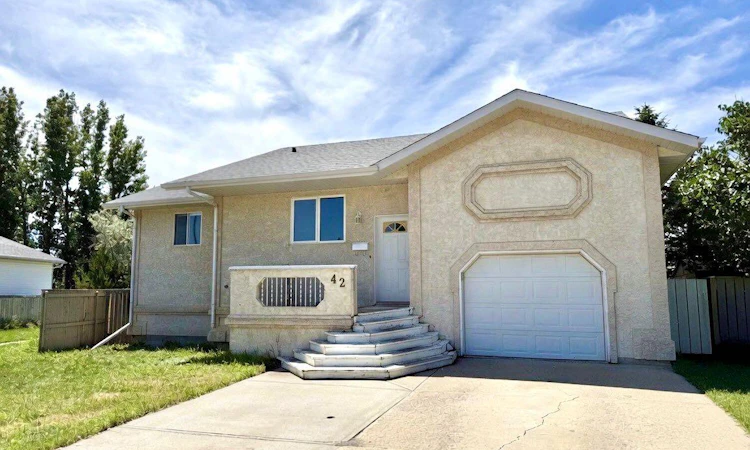 42 Mt Backus Crescent W