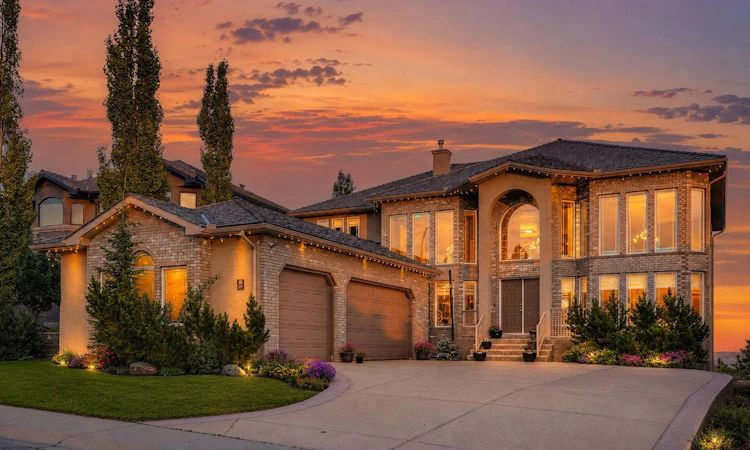 99 Arbour Vista Road NW
