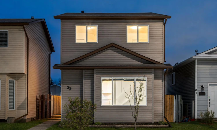33 Martindale Court NE