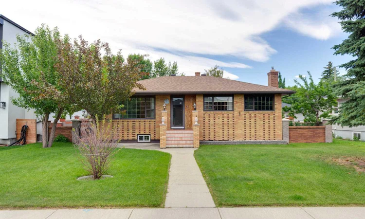 47 Montrose Crescent NE