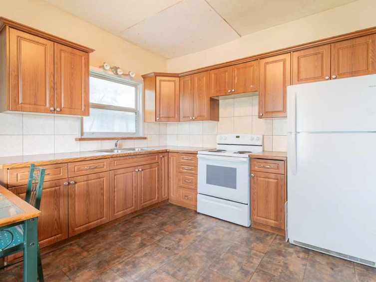1312 4 Avenue N, Lethbridge, AB, T1H 0L2 - 12